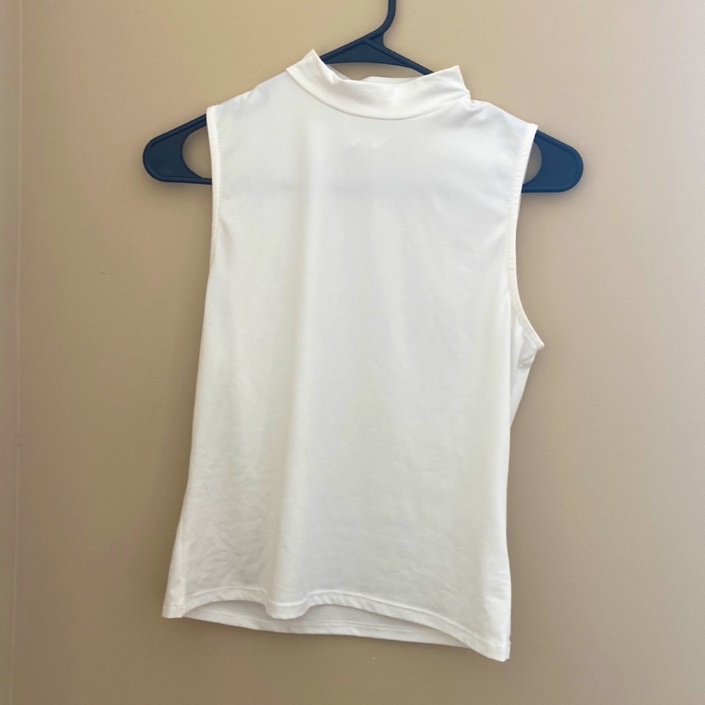 Sadie & Sage. Off white top.